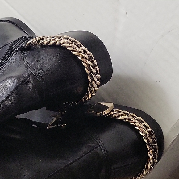 Guess Girton Black Boots with Gold Buckles 6.5 M - Picture 7 of 10